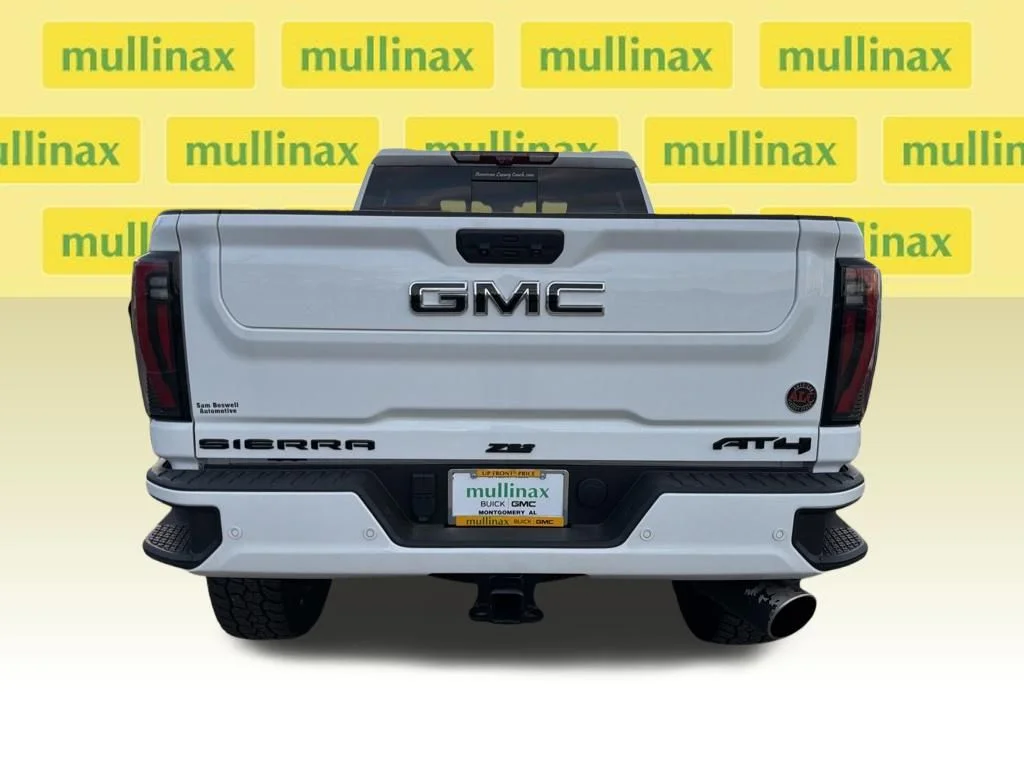 Used 2025 White GMC AT4 image 9