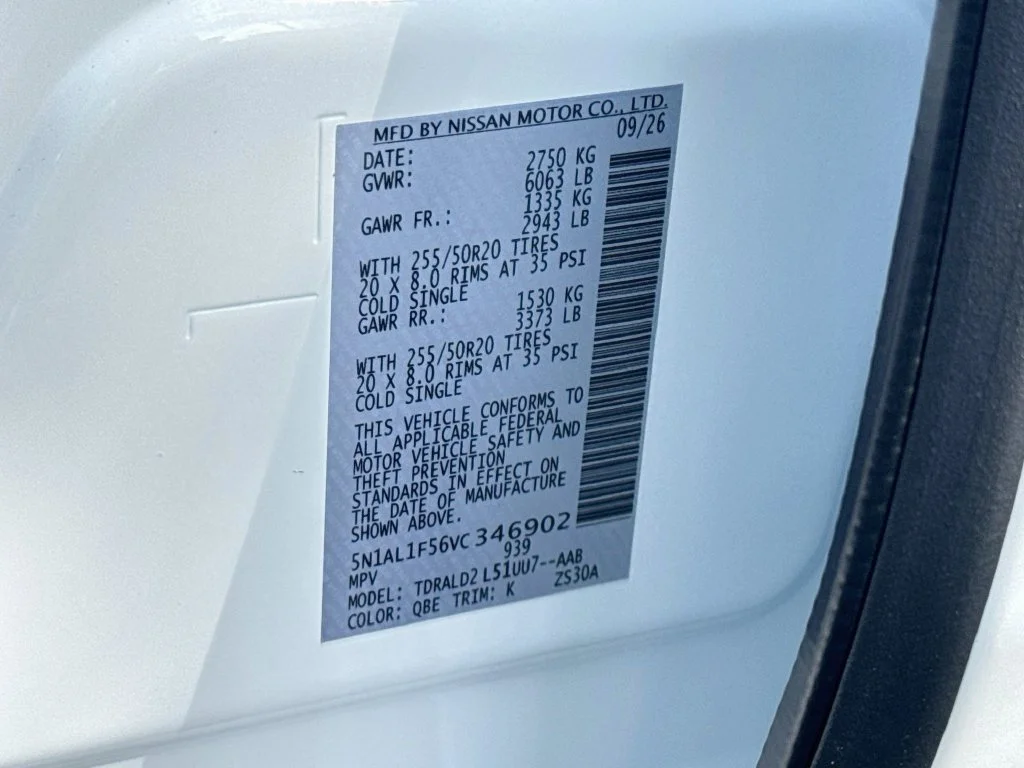 New 2027 RADIANT WHITE INFINITI Luxe FWD image 36