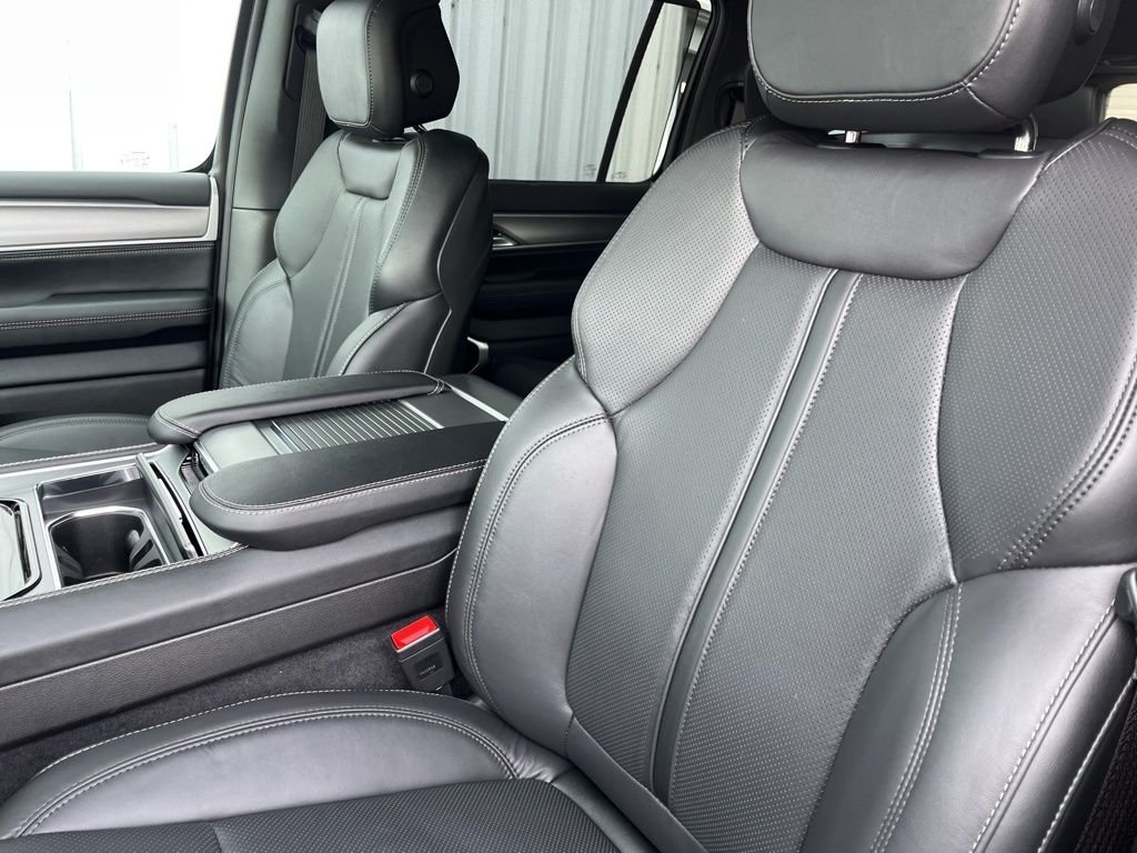New 2026 High Gloss Black Exterior Paint Jeep Limited Reserve image 30