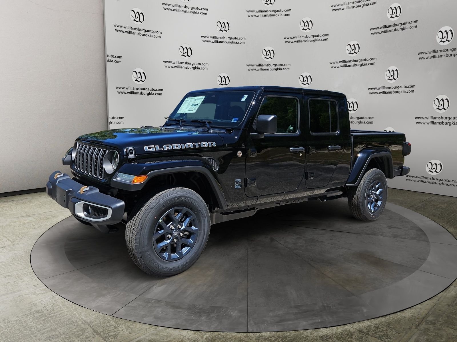 2026 Jeep Gladiator 85th Anniversary Edition Auto's photo