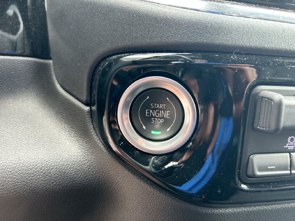 Used 2024 White GMC SLE image 19