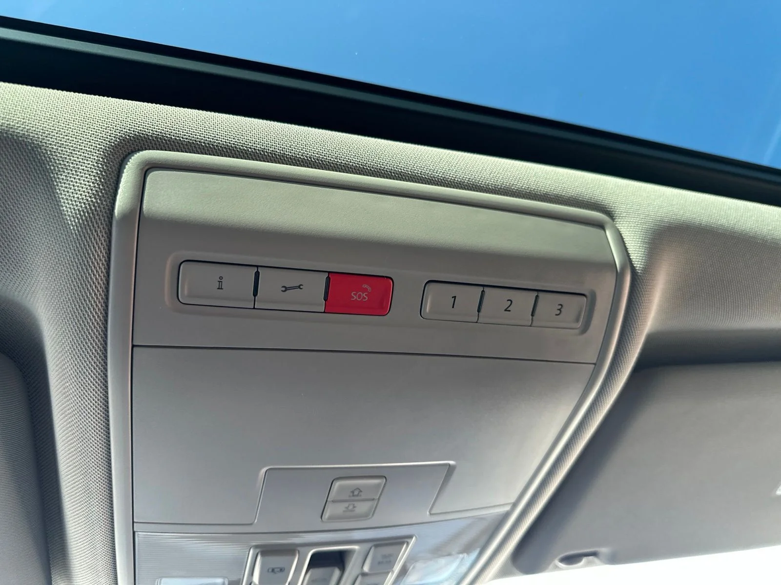 Used 2019 Gray Volkswagen SEL Premium image 89