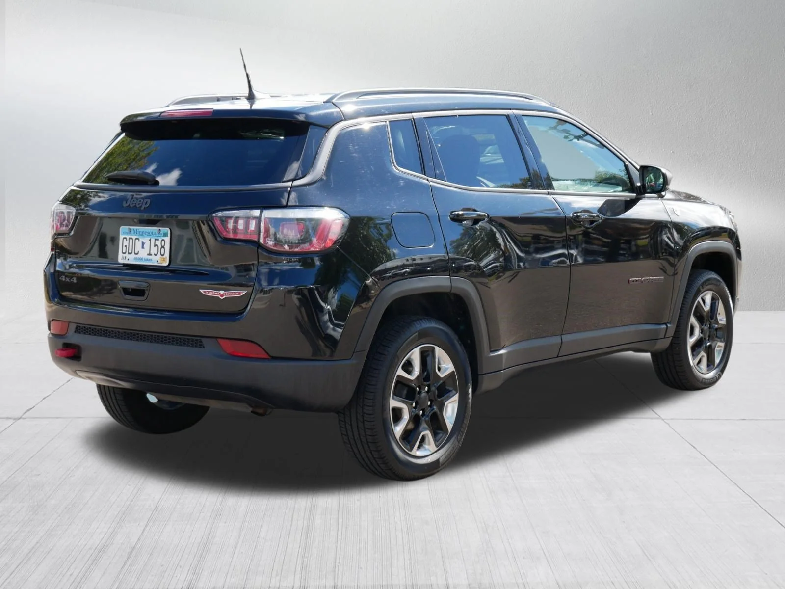 Used 2018 Diamond Black Crystal Pearlcoat Jeep Trailhawk image 7