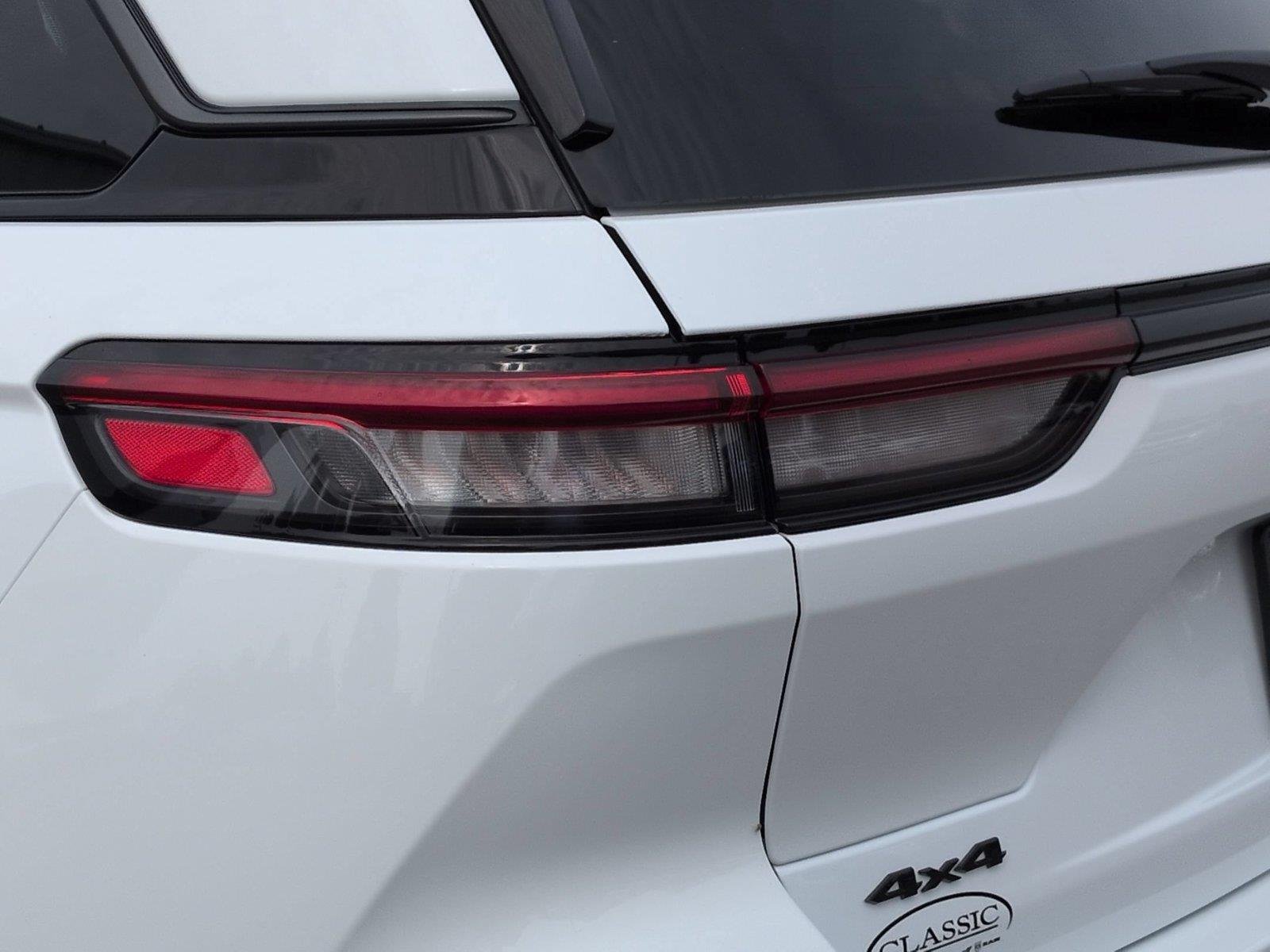 New 2026 Bright White Clear-Coat Exterior Paint Jeep Laredo Altitude image 12