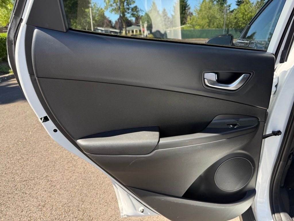 Used 2023 Lunar White w/Black Roof Hyundai SE image 19