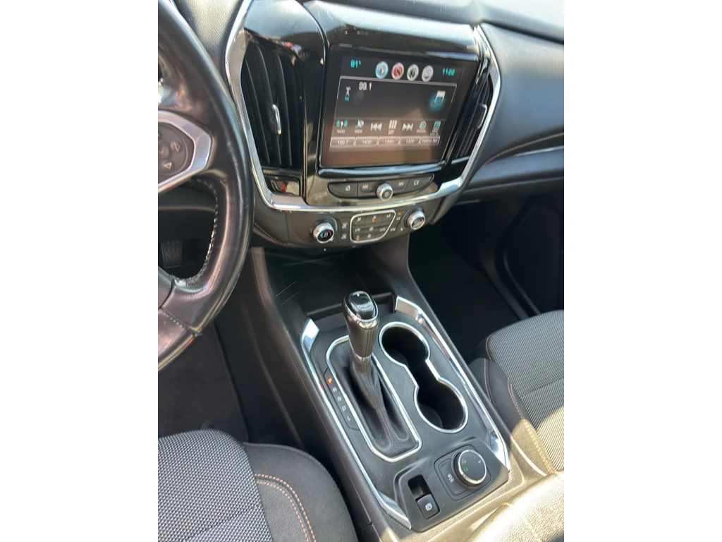 Used 2018 Summit White Chevrolet LT Cloth image 12