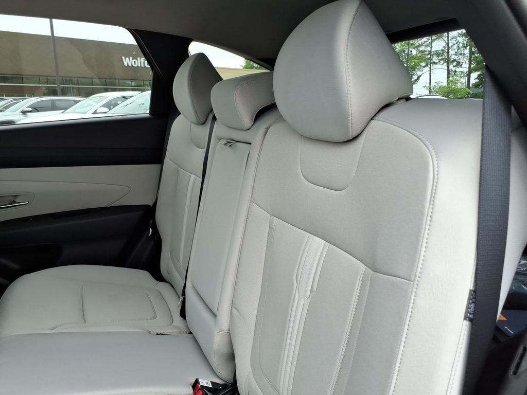 New 2026 White Hyundai SEL FWD image 10