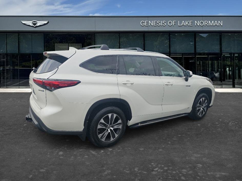 Used 2021 Blizzard Pearl Toyota Hybrid XLE image 5