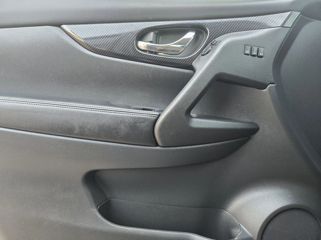 Used 2019 Gray Nissan SL image 26