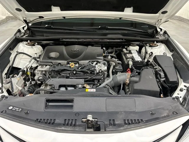 Used 2021 White Toyota LE image 22