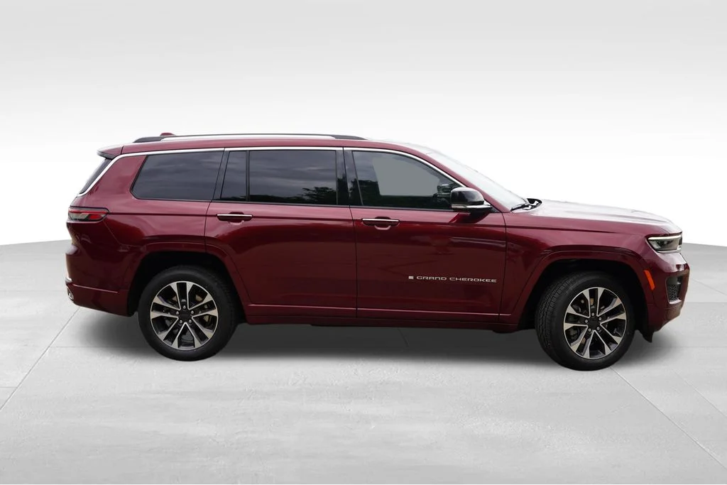 Certified Used 2021 Velvet Red Pearlcoat Jeep Overland image 3