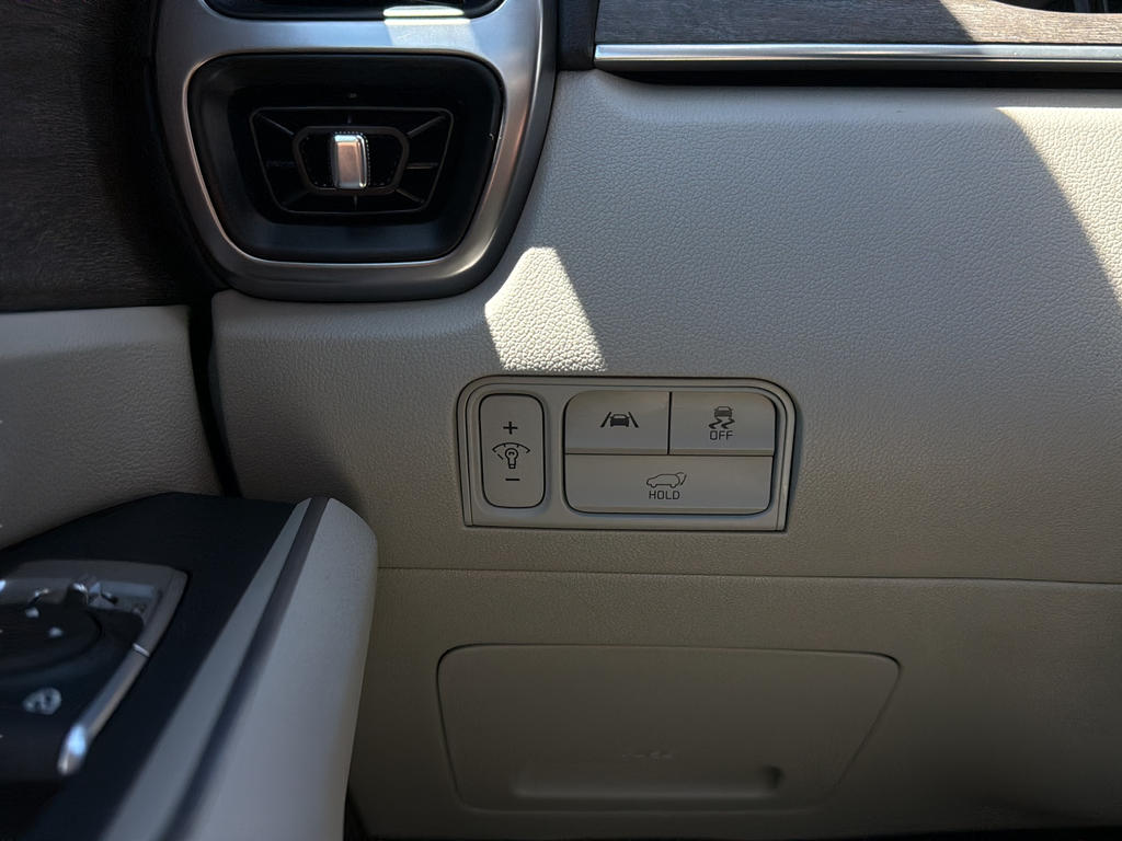 Used 2023 Aruba Green Kia X-Line EX image 16