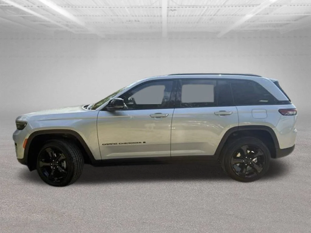 2025 Jeep Grand Cherokee Altitude - Photo 10