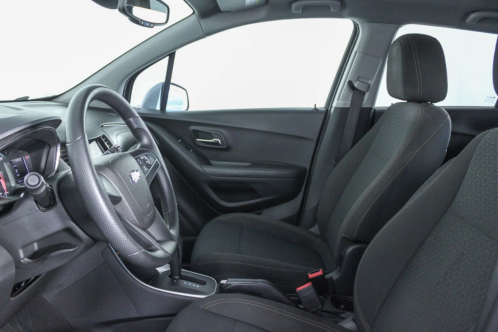 Used 2018 Silver Chevrolet LS image 17