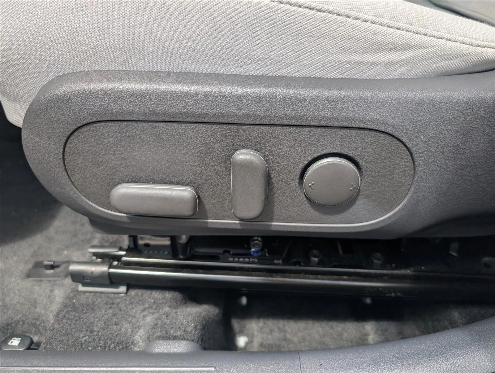 Used 2025 Atlas White Hyundai SEL image 12