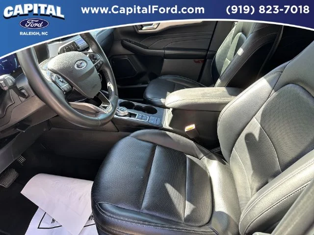 Used 2022 Red Ford SEL image 19