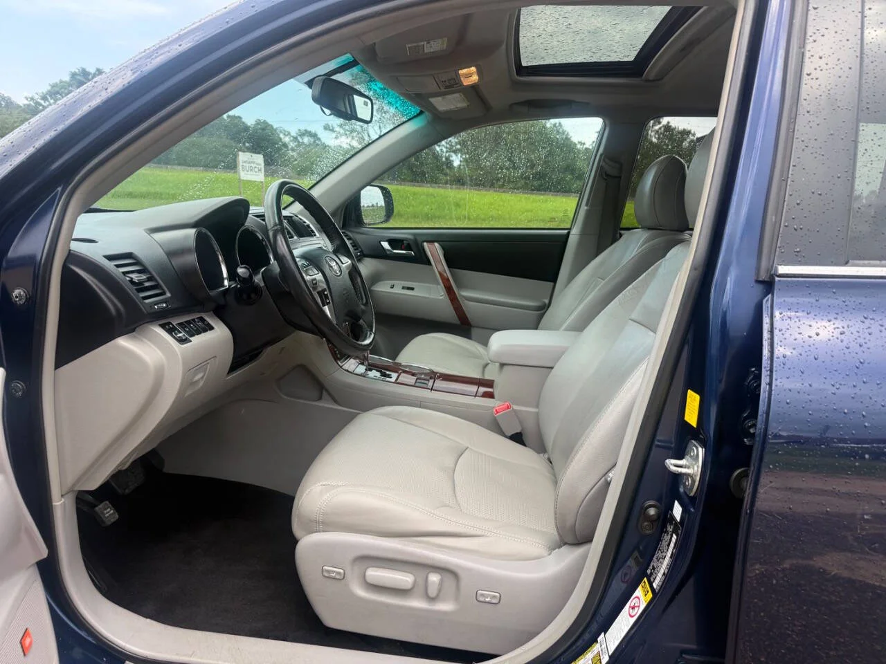 Used 2011 Blue Toyota Limited 4dr SUV image 12