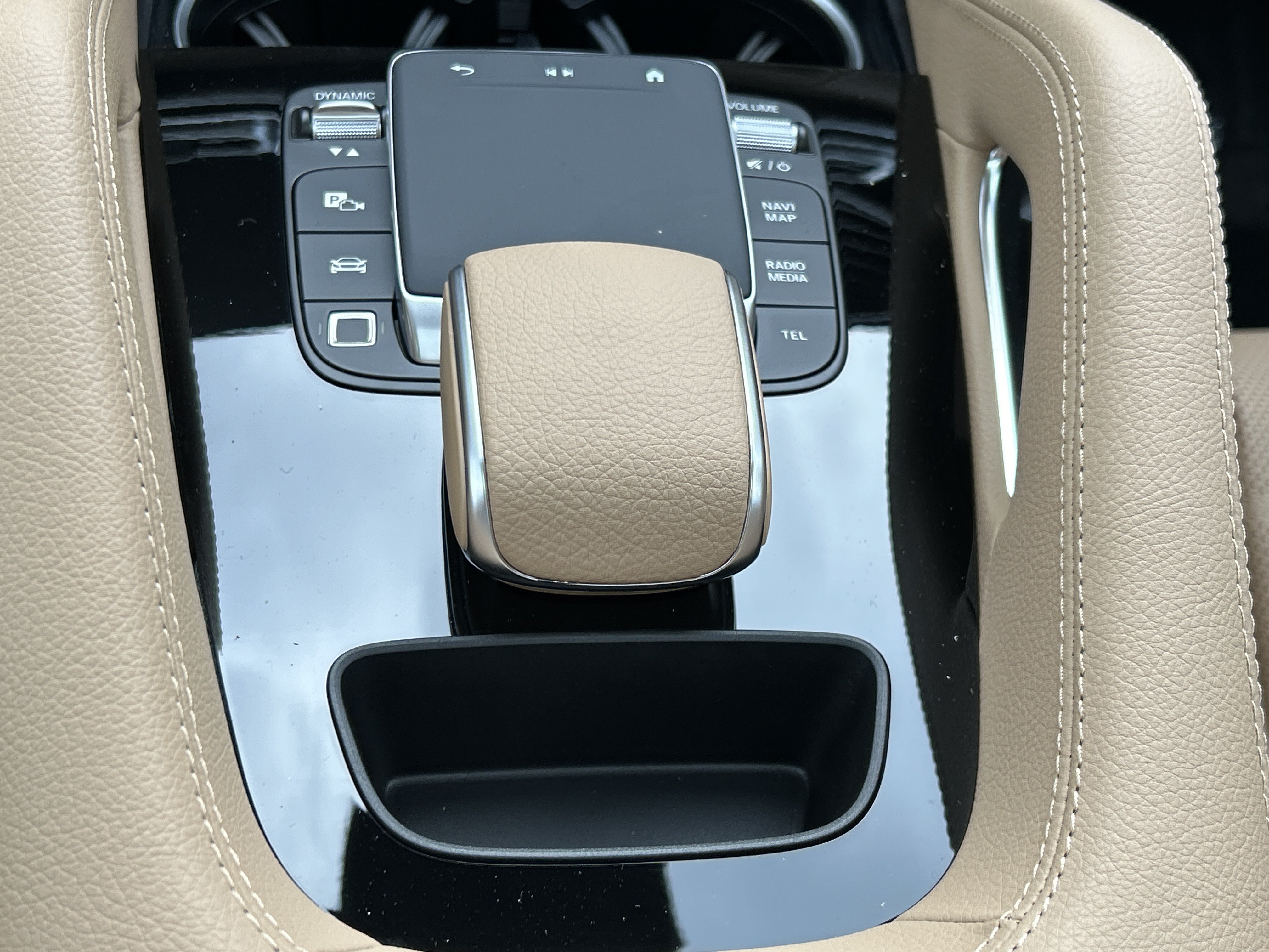 New 2026 MANUFAKTUR Moonlight White Metallic Mercedes-Benz GLE 450 4MATIC® SUV image 31