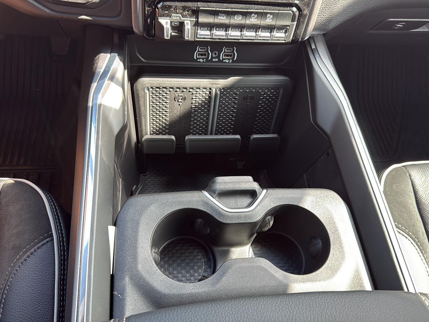 New 2026 Bright White Clear-Coat Exterior Paint RAM Laramie image 18