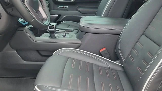 Used 2025 Summit White GMC AT4X image 33