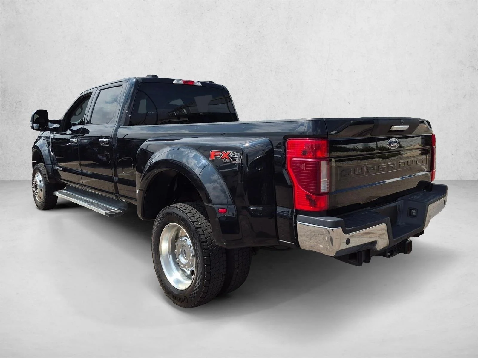 Certified Used 2022 Agate Black Metallic Ford XLT image 8