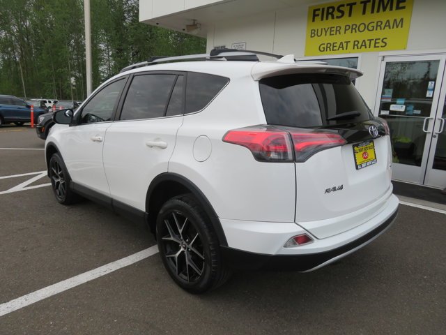 Used 2017  Toyota SE image 3