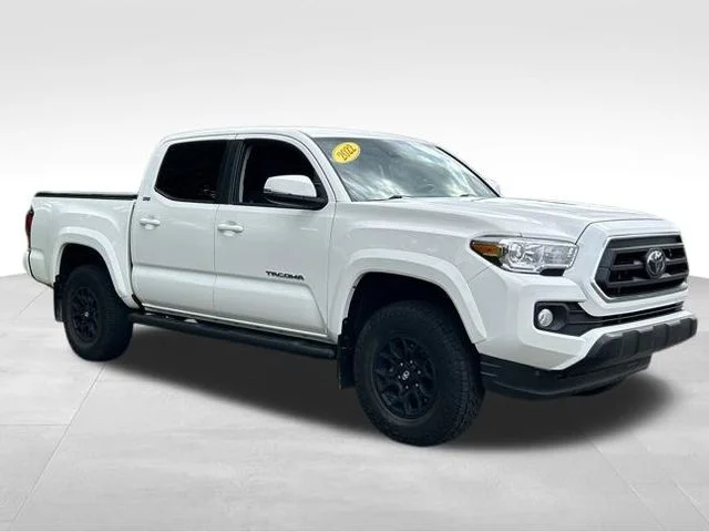 Used 2022 White Toyota SR5 image 7