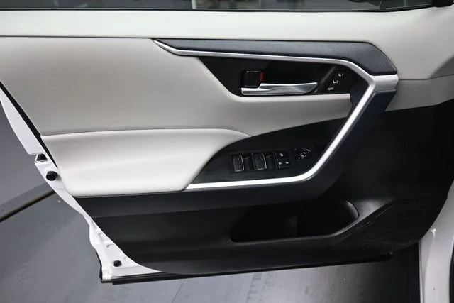 Used 2024 Beige Toyota XLE Premium image 19