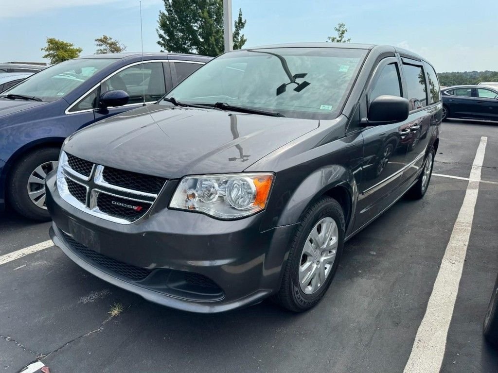 Used 2017 Gray Dodge SE image 3
