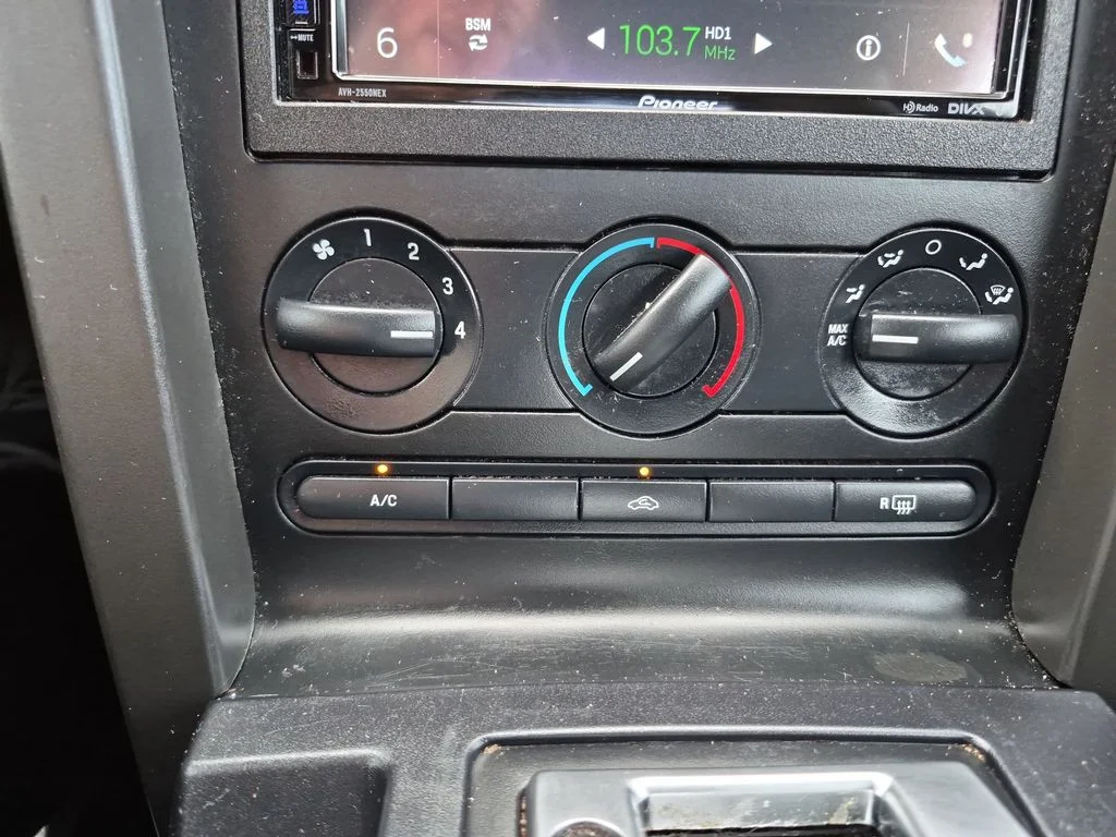 Used 2006 Black Ford V6 image 26