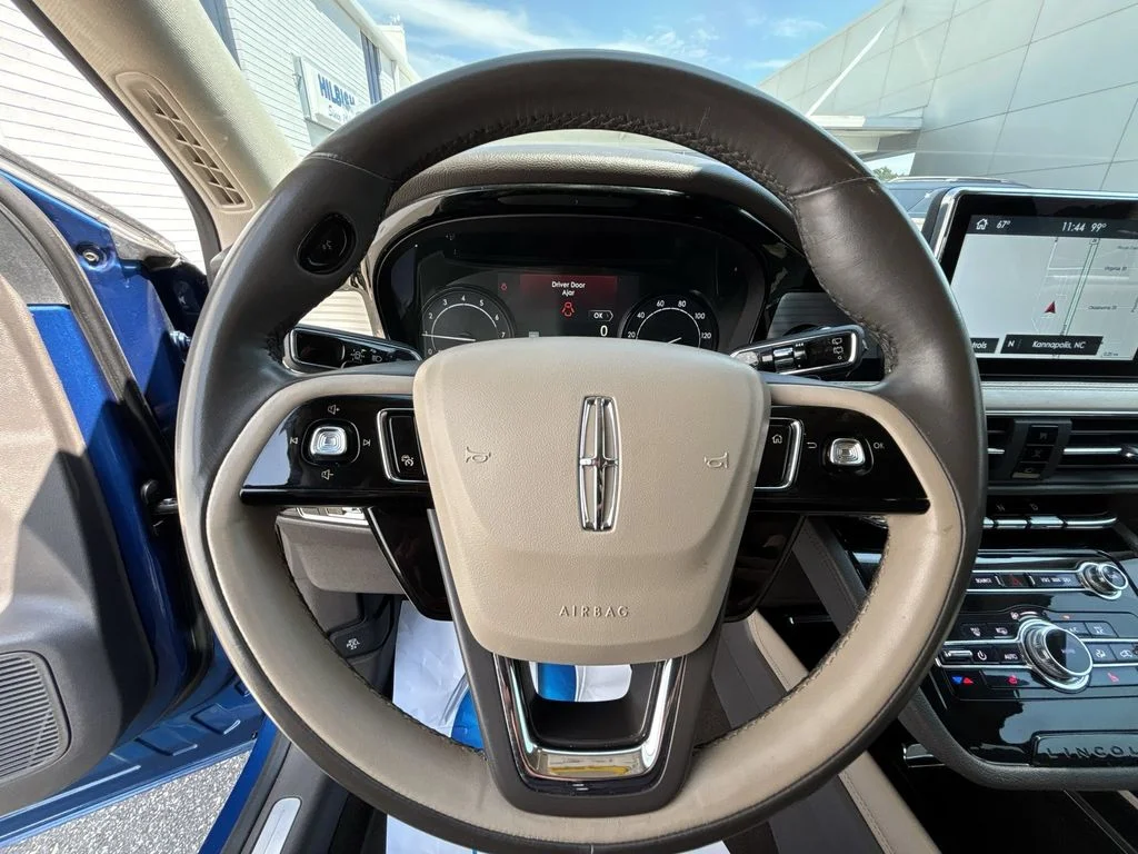 Used 2021 Blue Lincoln Standard image 11