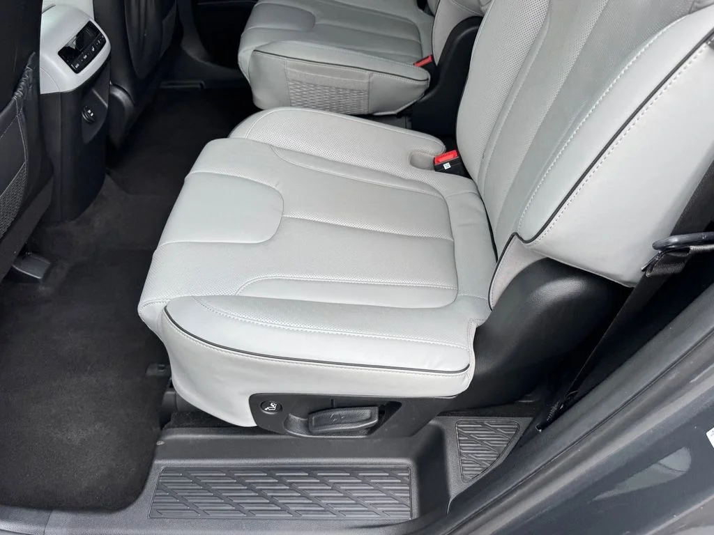 Used 2024 Gray Hyundai SEL image 12