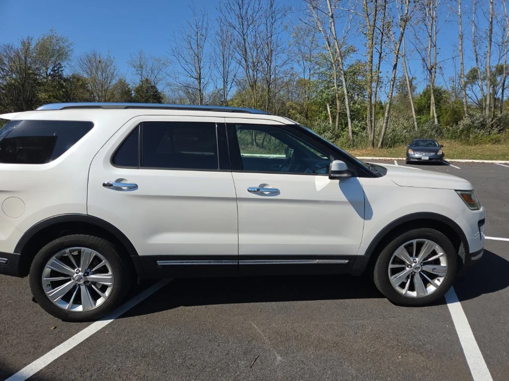 Used 2019 White Ford Limited image 4
