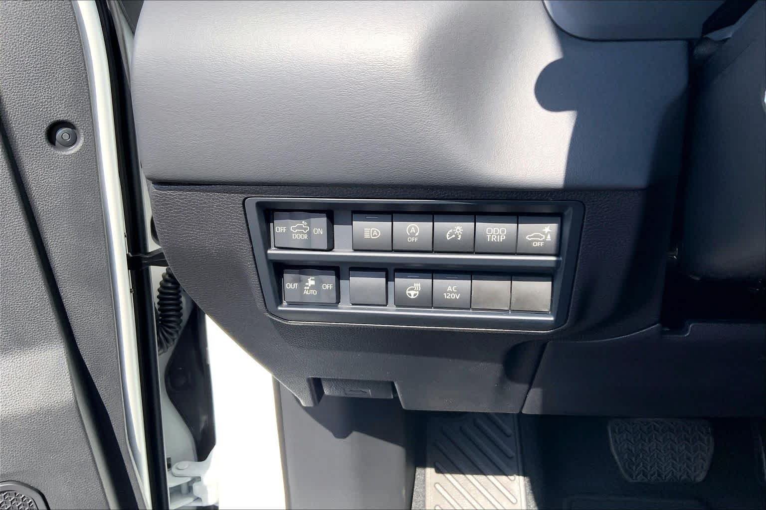 New 2026 Wind Chill Pearl Toyota Platinum image 20