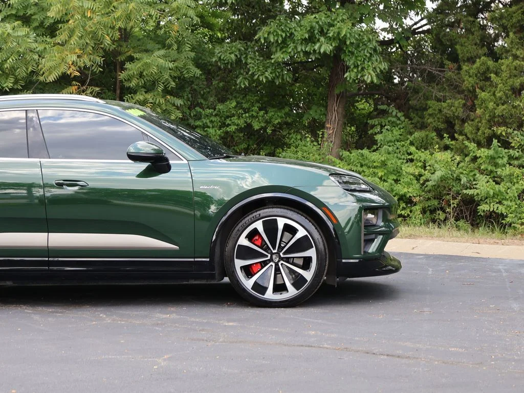 Used 2024 Oak Green Metallic Neo Porsche Turbo image 10