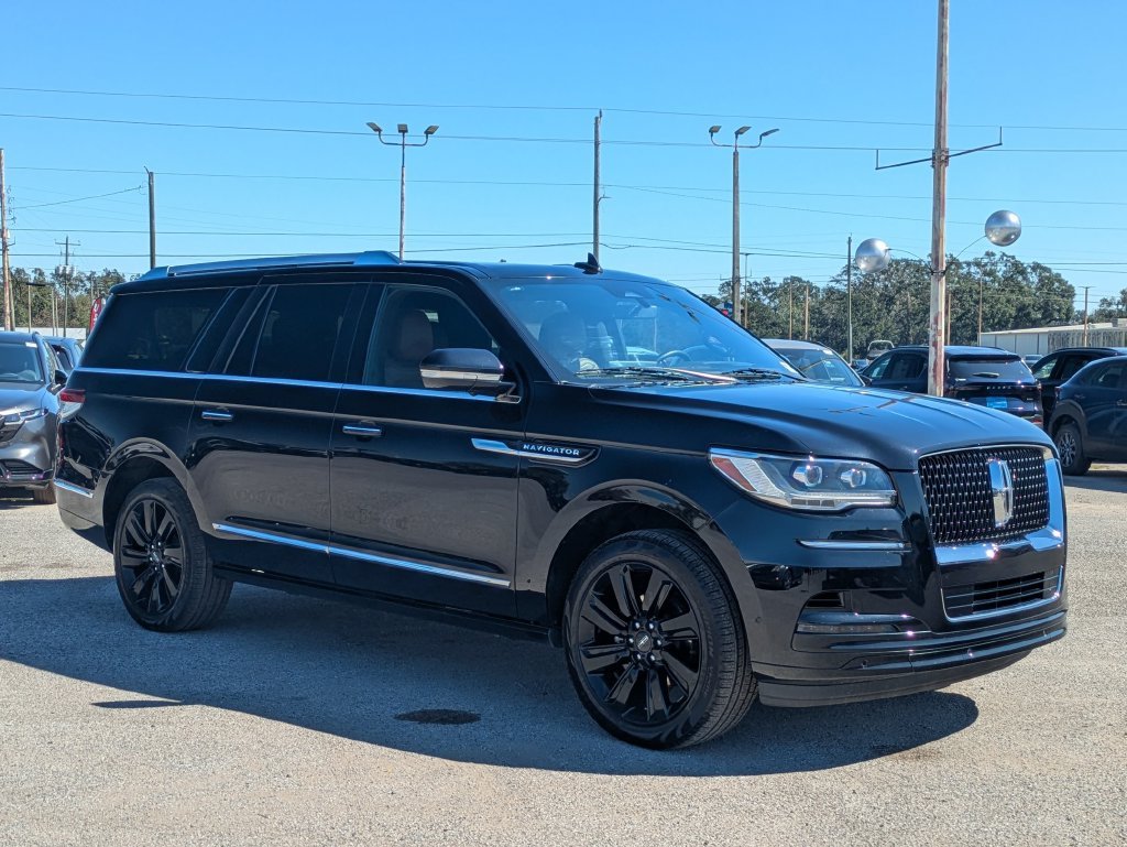Used 2023 Black Lincoln Reserve image 7