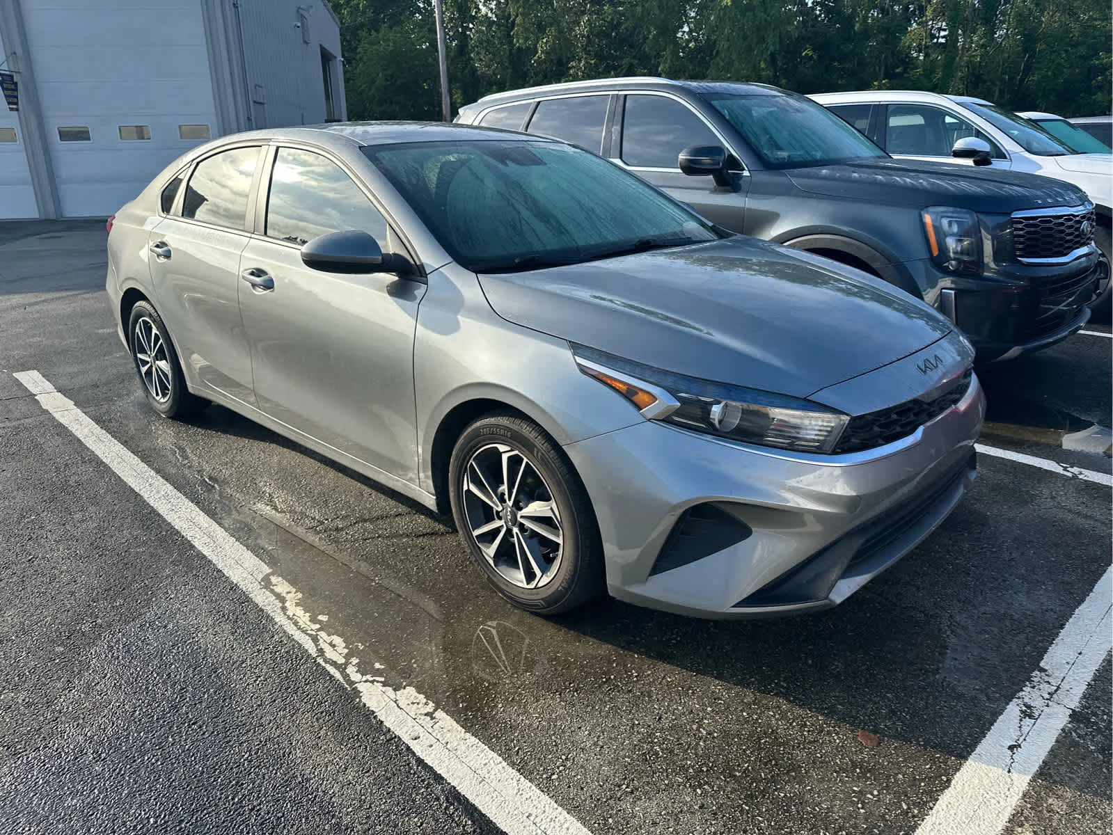 Used 2022 GRAY Kia LXS image 2