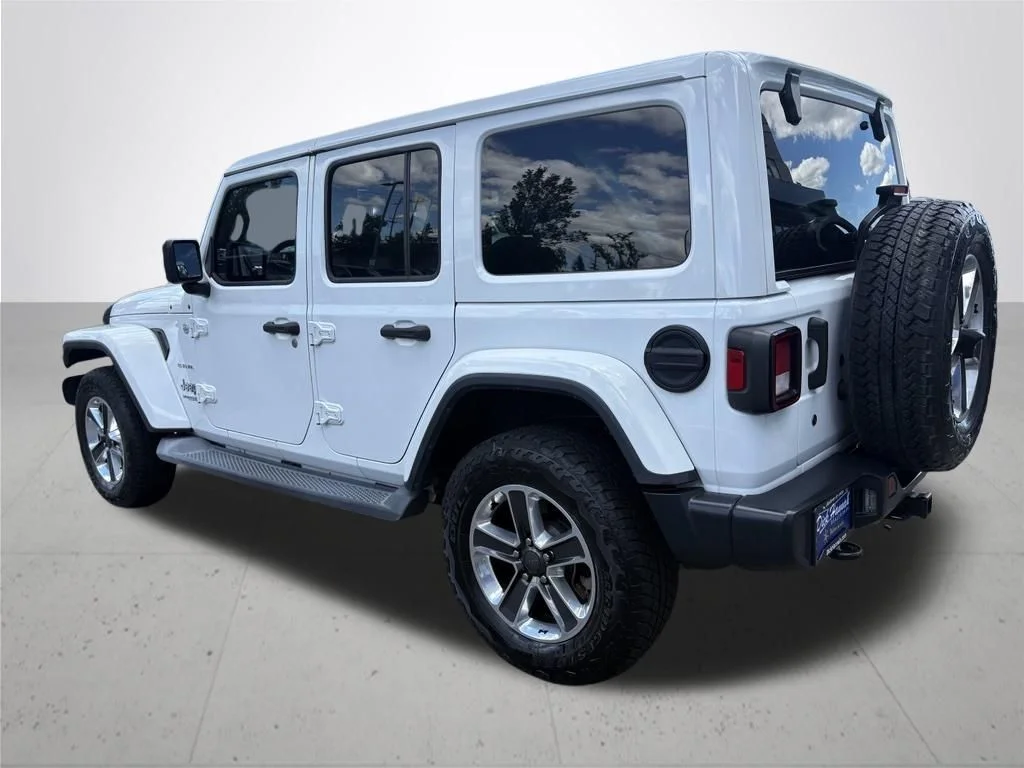 Used 2018 White Jeep Unlimited Sahara image 7