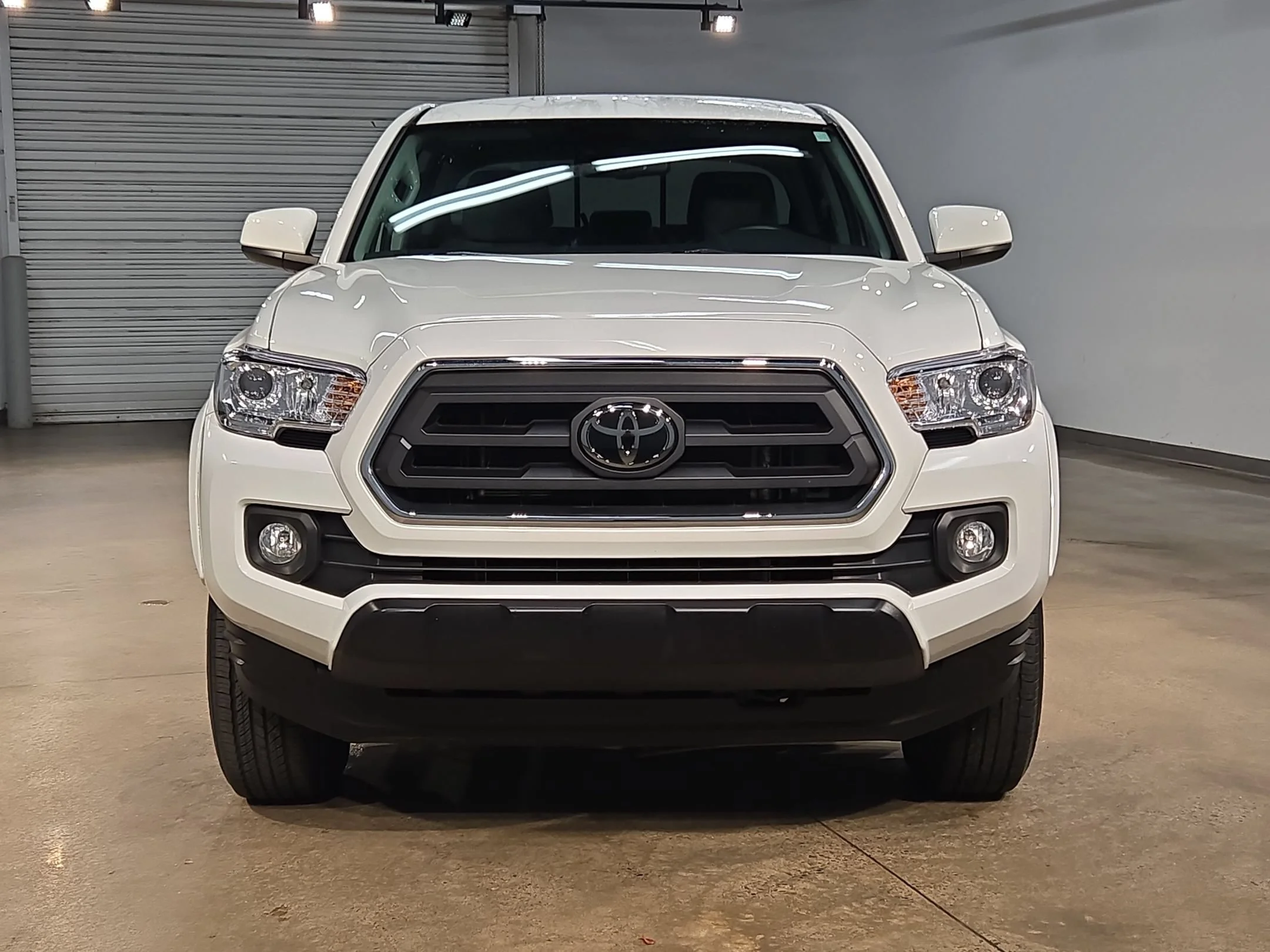 Used 2022 White Toyota SR5 image 2
