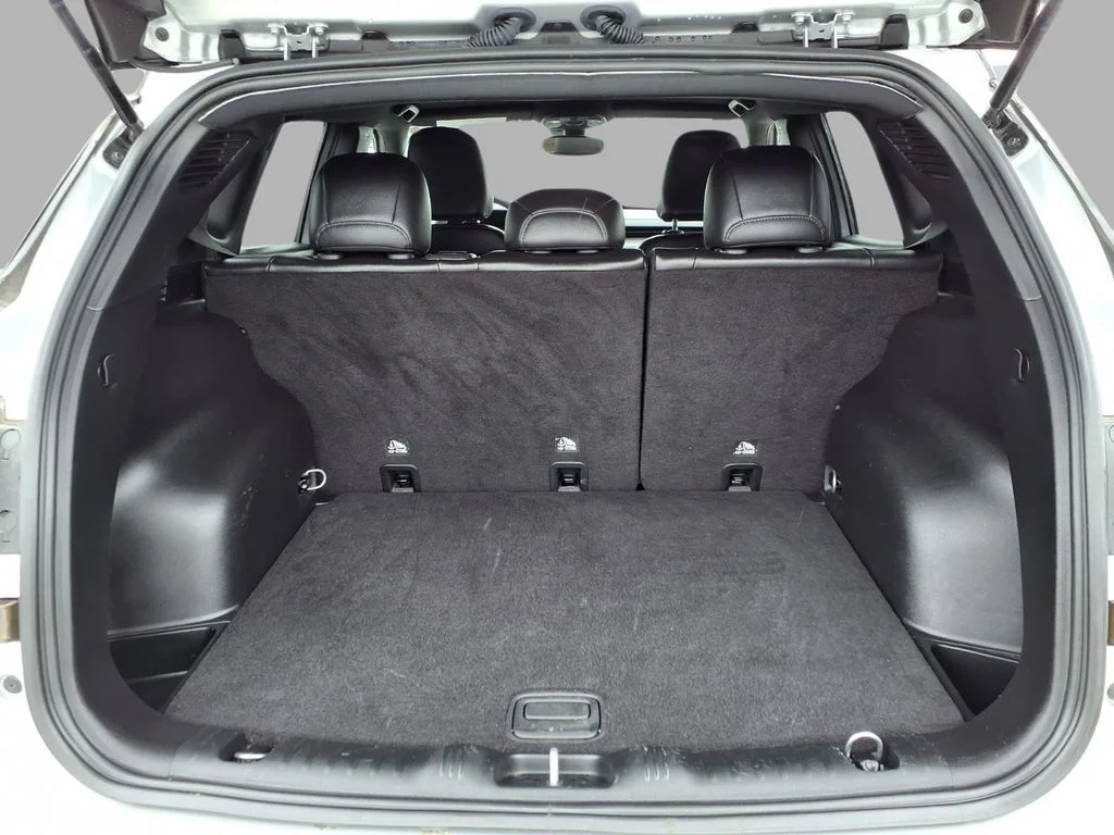 Used 2025 Silver Jeep Trailhawk image 26
