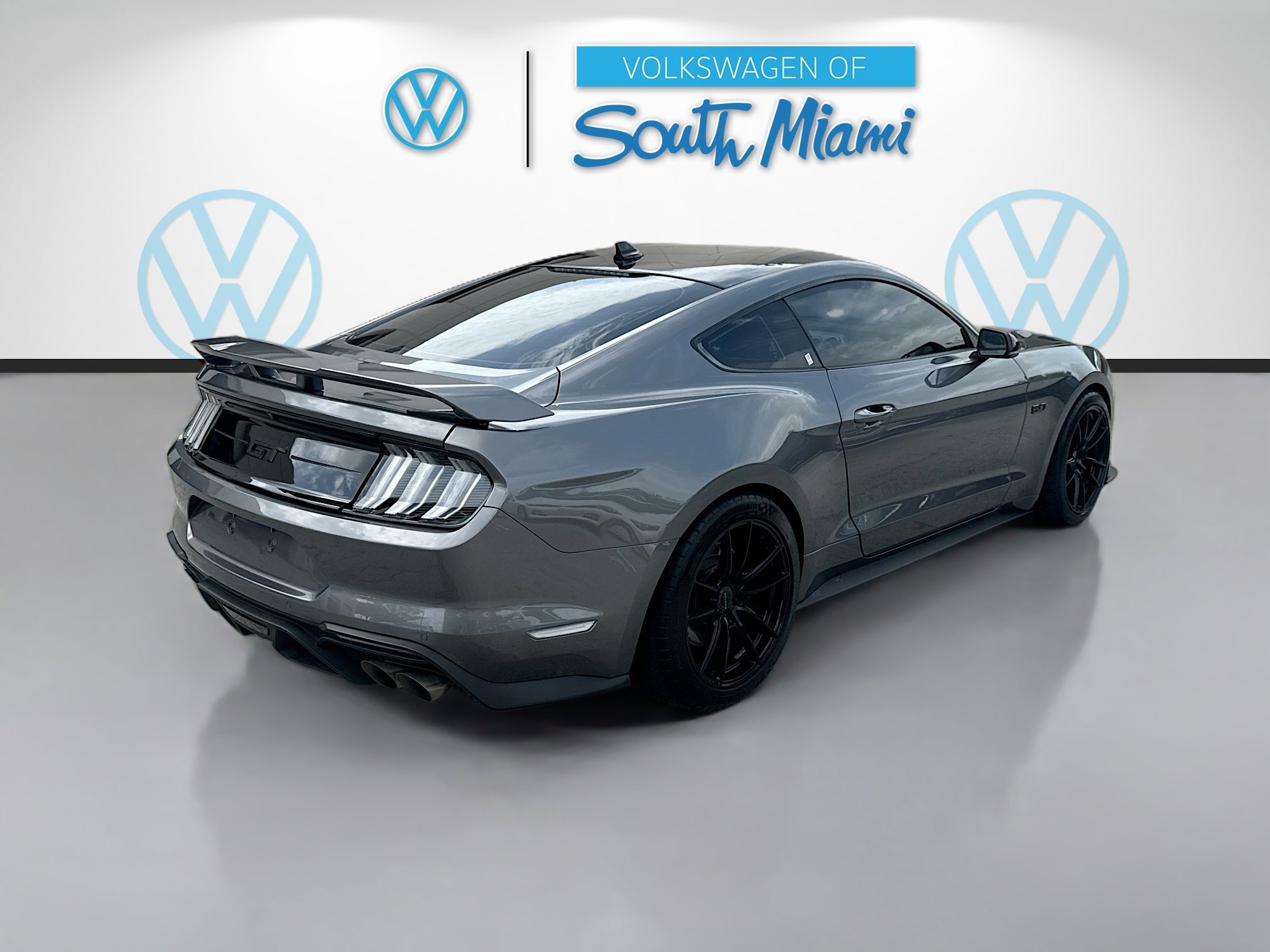 Used 2023 Gray Metallic Ford GT Premium image 7