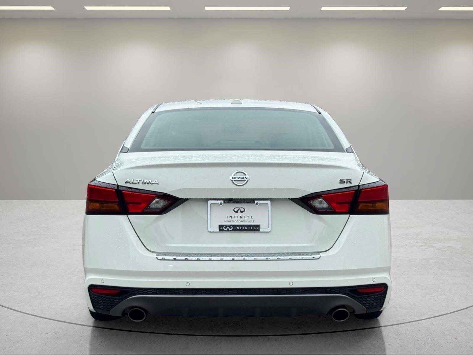Used 2022 Glacier White Nissan 2.5 SR image 4