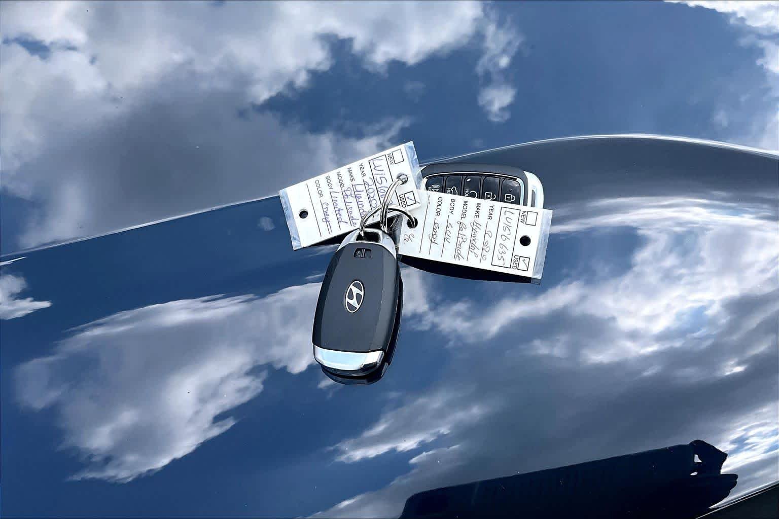 Used 2020 Moonlight Cloud Hyundai Limited image 15