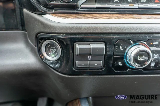 Used 2025 White GMC Elevation image 27