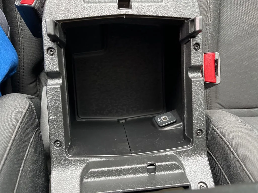 Used 2023 Silver Jeep Altitude image 28