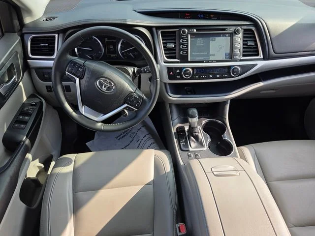 Used 2019 Gray Toyota XLE image 8
