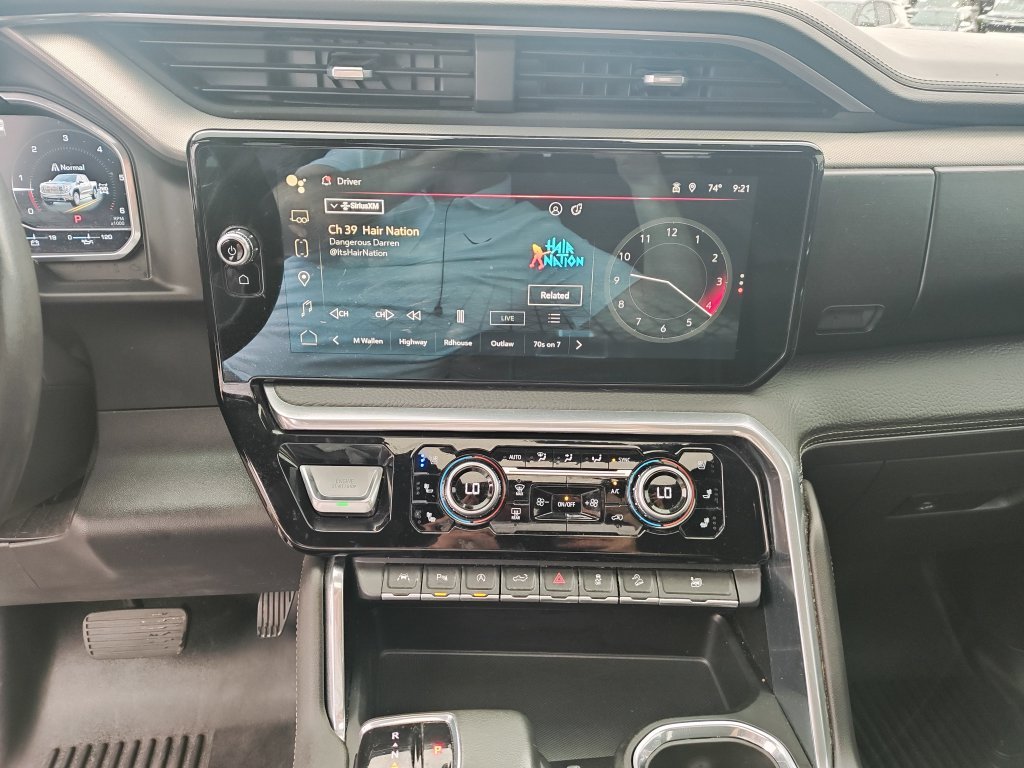 Used 2022 Silver GMC Denali image 21