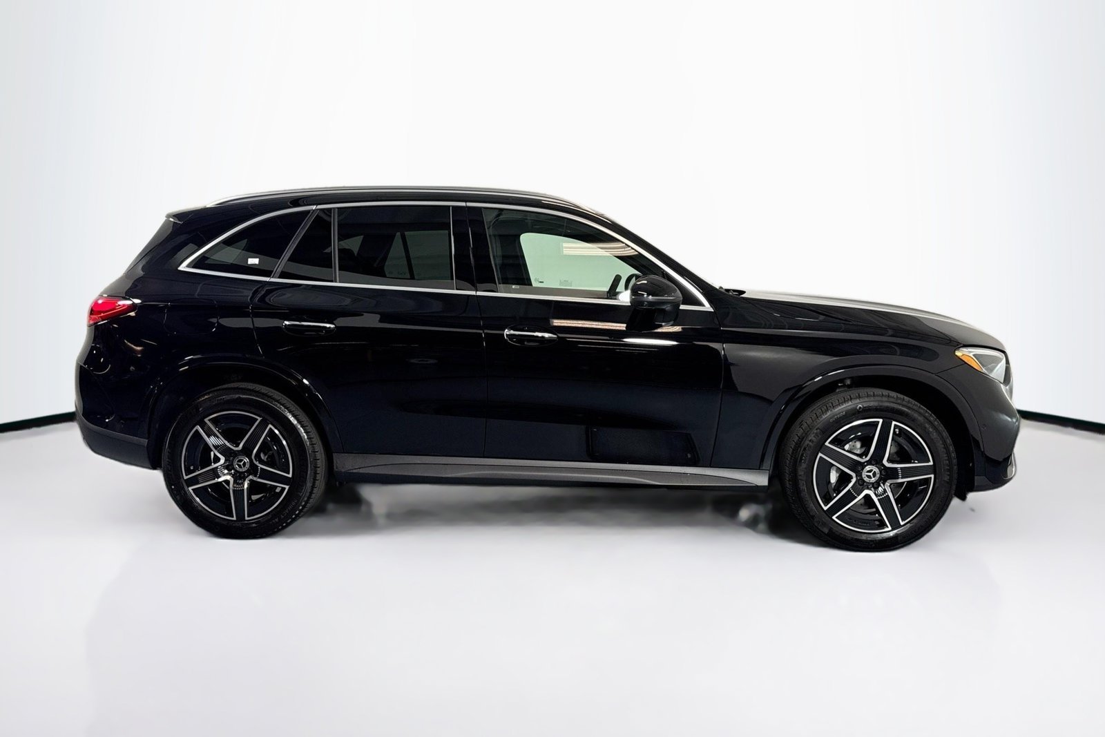 New 2026 Black Mercedes-Benz GLC 300 image 4