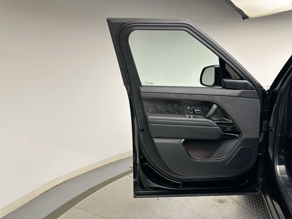 Used 2024 Santorini Black Metallic Land Rover Dynamic SE image 21