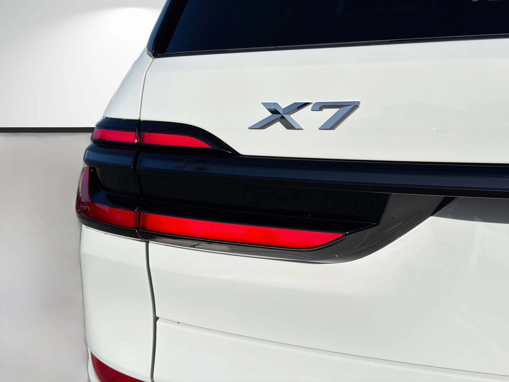 New 2027 Alpine White BMW xDrive40i image 10
